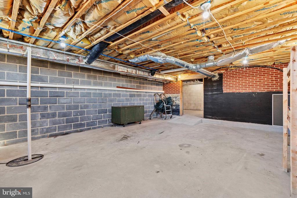 330 N Middlesex Rd