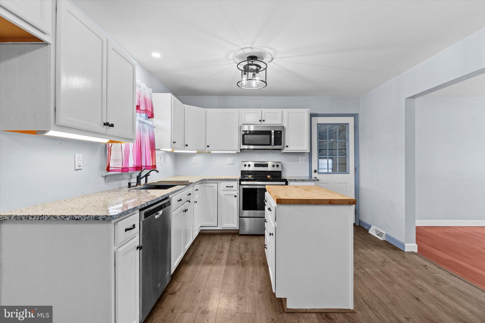 330 N Middlesex Rd