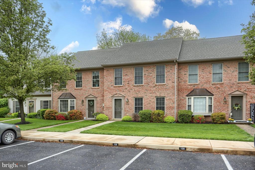 108 Melbourne Ln