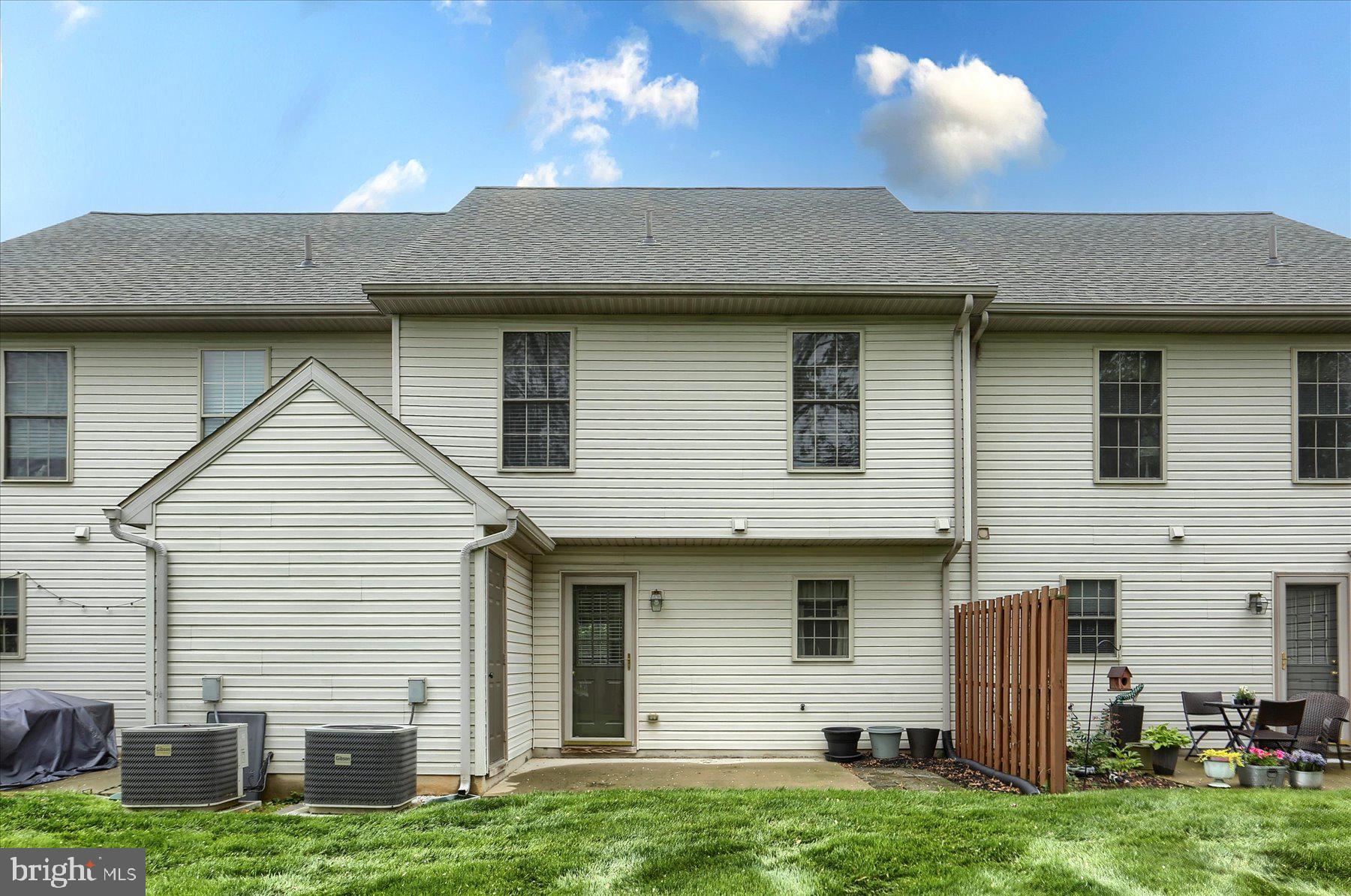 108 Melbourne Ln