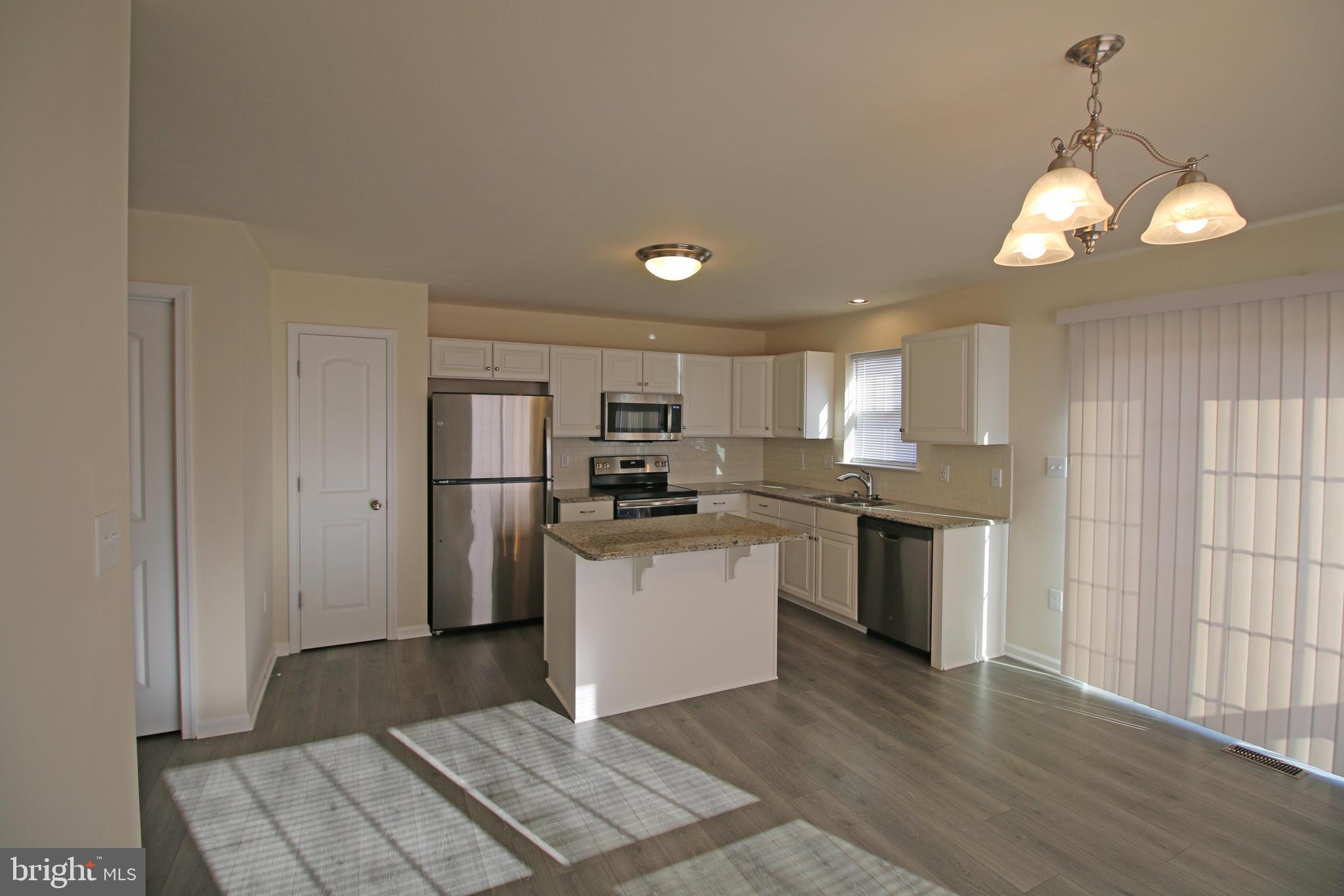 923 ADMIRALS QUAY DR