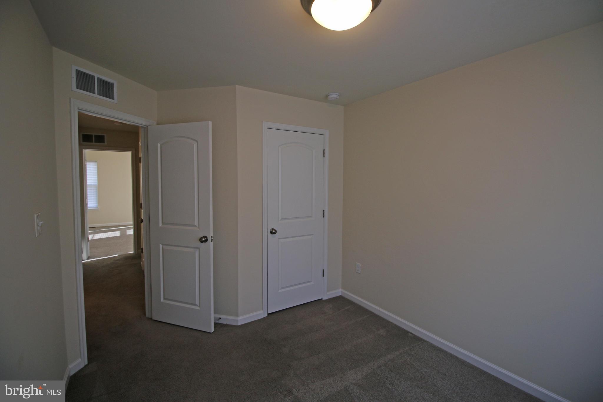 923 ADMIRALS QUAY DR