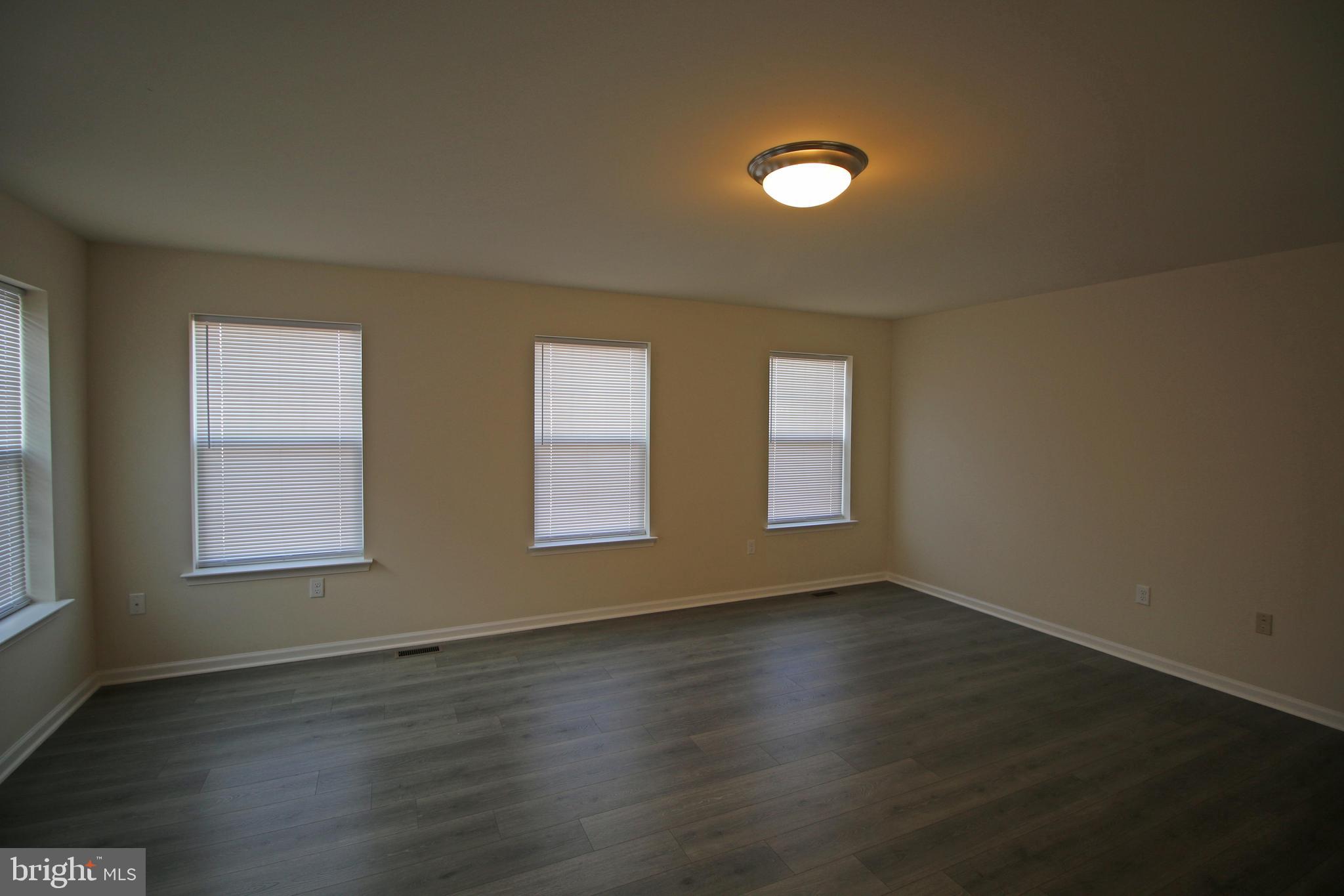 923 ADMIRALS QUAY DR