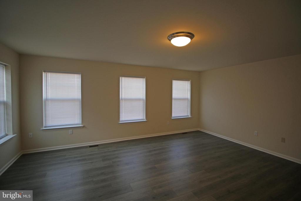 923 ADMIRALS QUAY DR