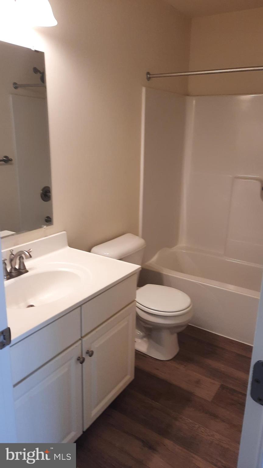 817 ADMIRALS QUAY DR