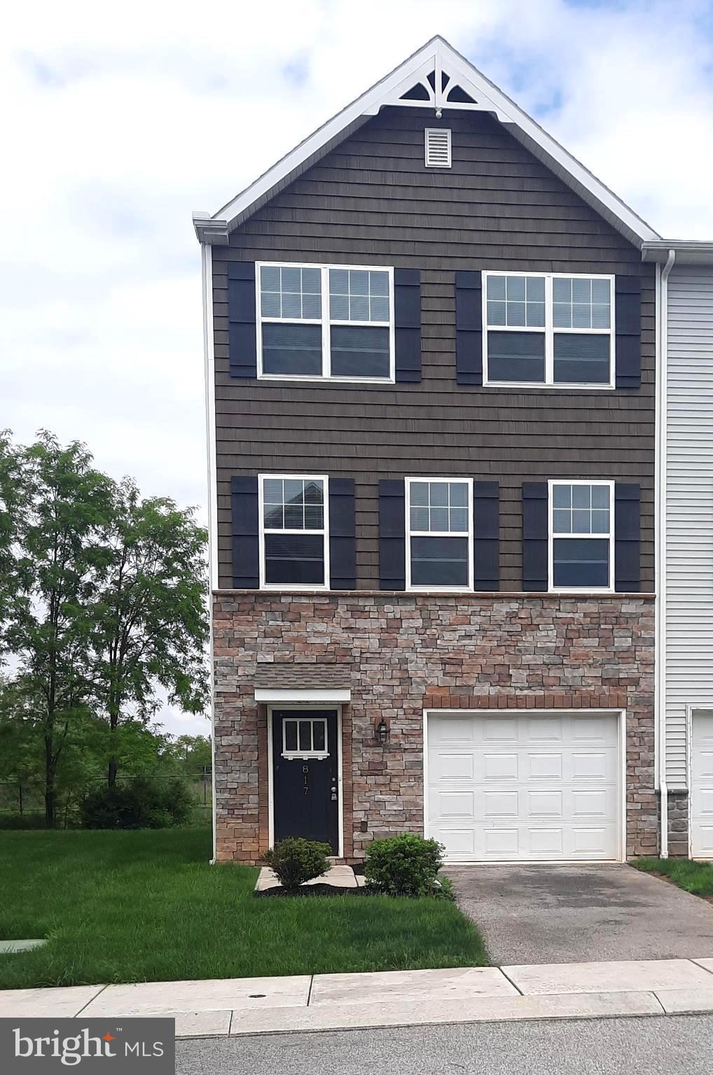 817 ADMIRALS QUAY DR