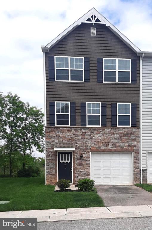 817 ADMIRALS QUAY DR