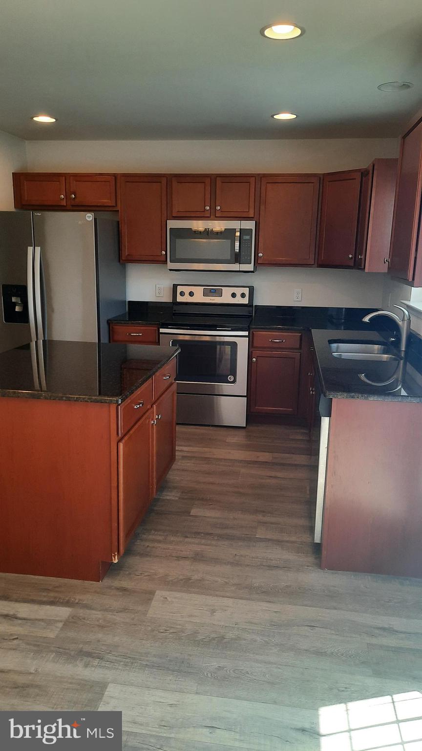 832 ADMIRALS QUAY DR