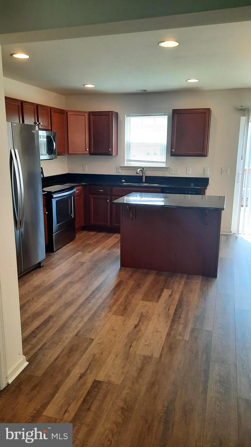 832 ADMIRALS QUAY DR