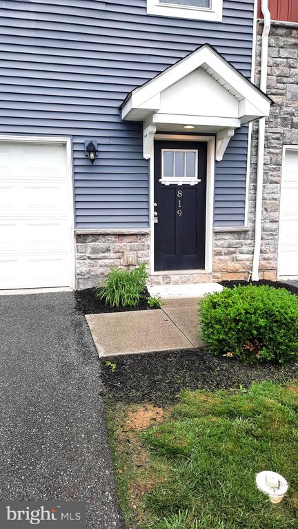 819 SCHOONER LN