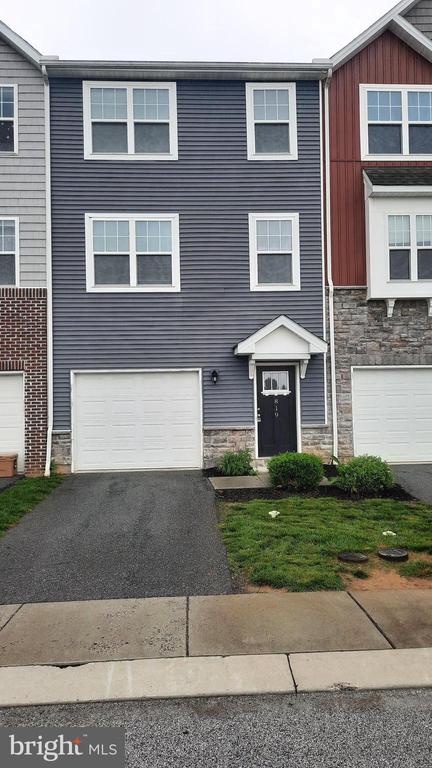 819 SCHOONER LN