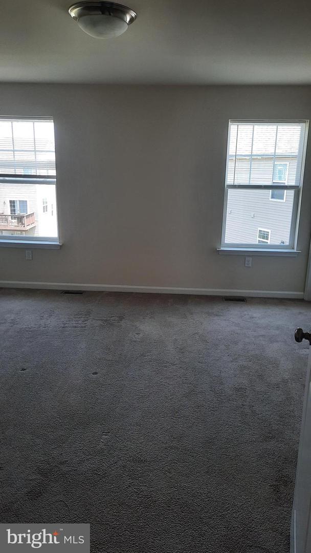 841 SCHOONER LN