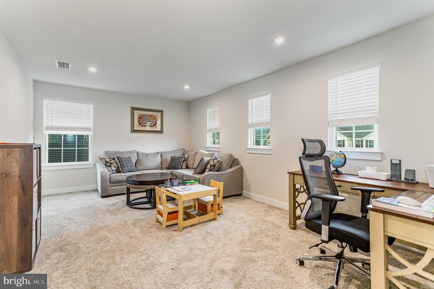 124 Coopers Hawk Dr