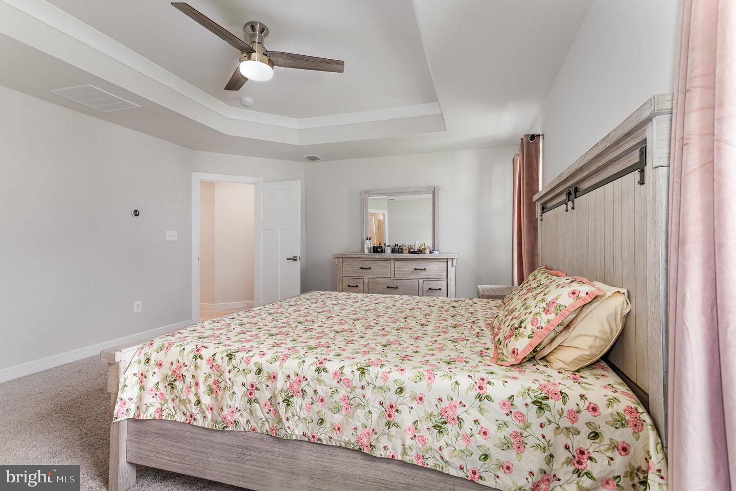 124 Coopers Hawk Dr