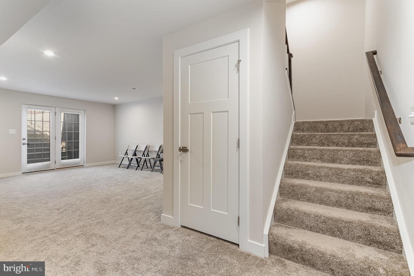 124 Coopers Hawk Dr
