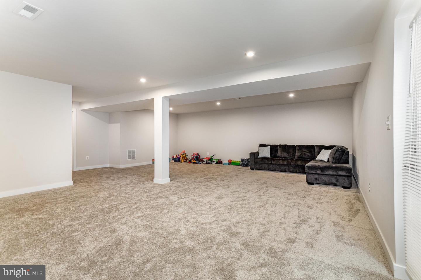 124 Coopers Hawk Dr
