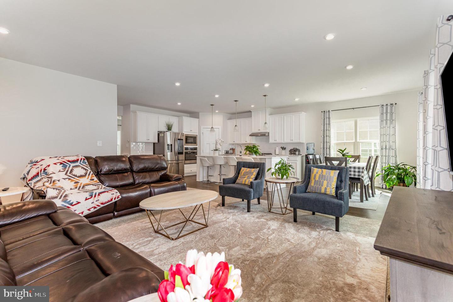 124 Coopers Hawk Dr