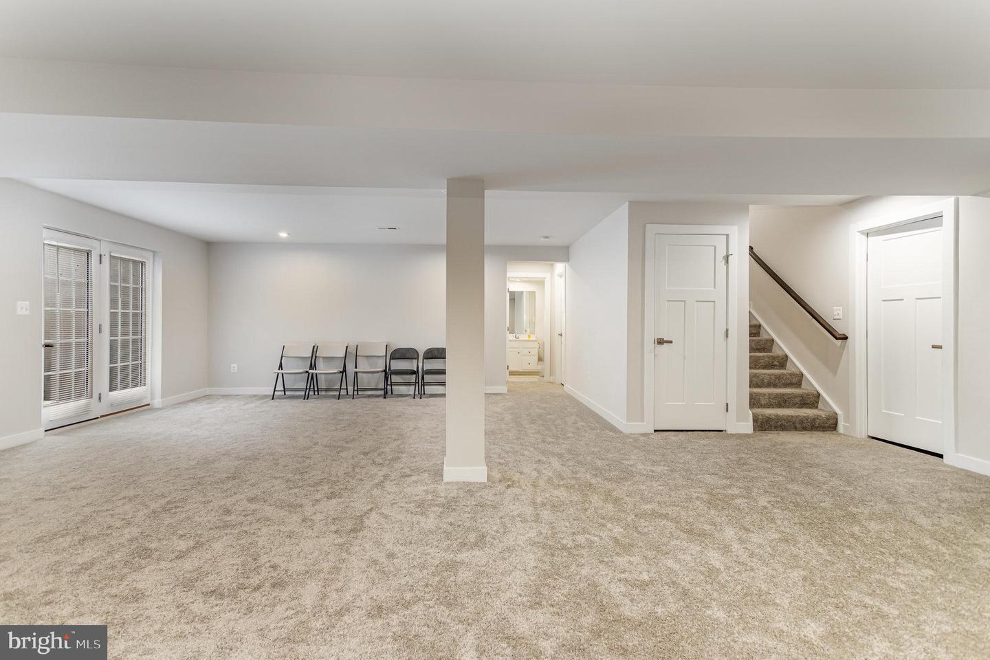 124 Coopers Hawk Dr