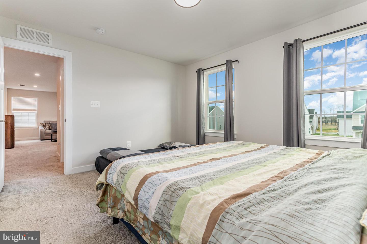 124 Coopers Hawk Dr