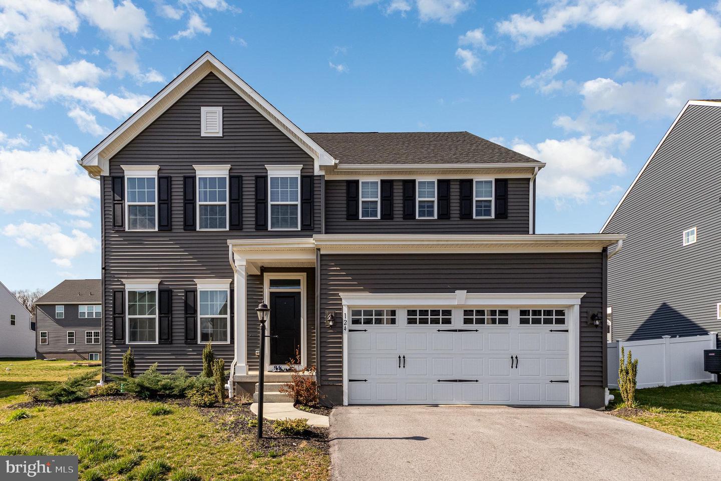124 Coopers Hawk Dr