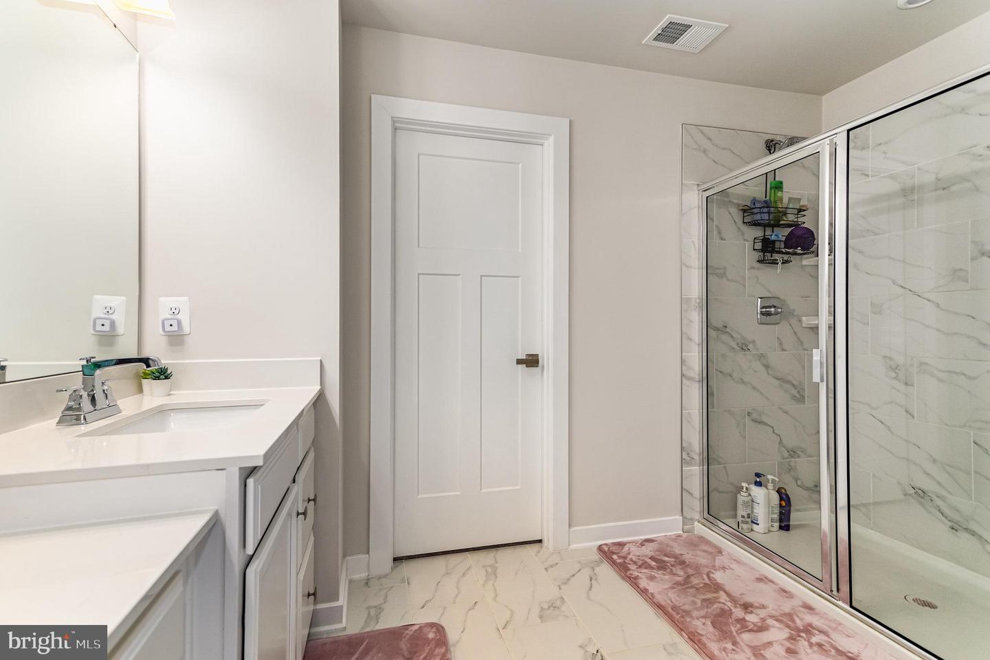 124 Coopers Hawk Dr