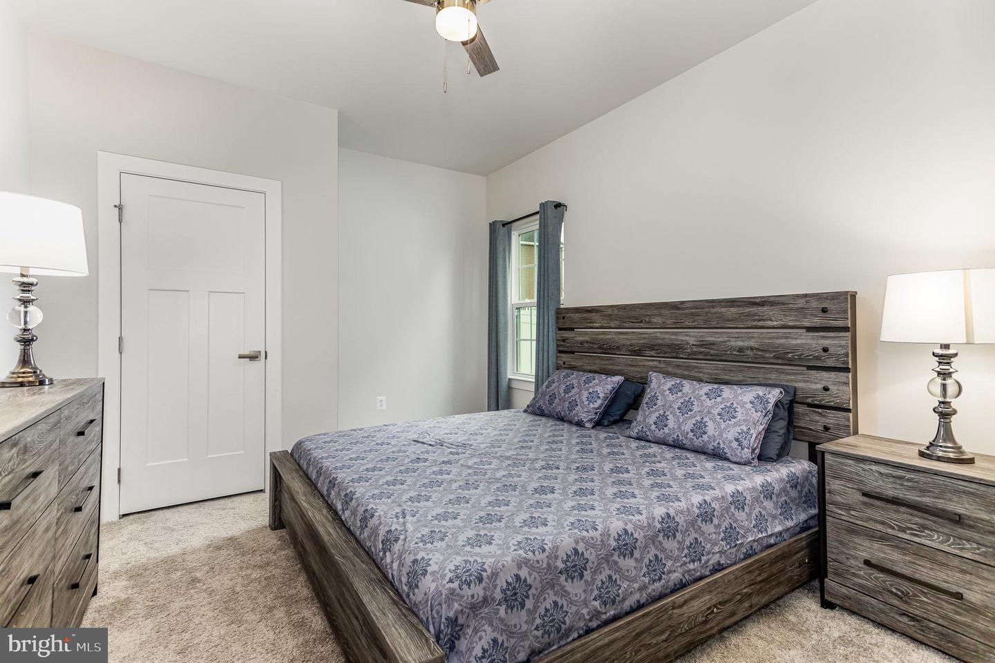 124 Coopers Hawk Dr