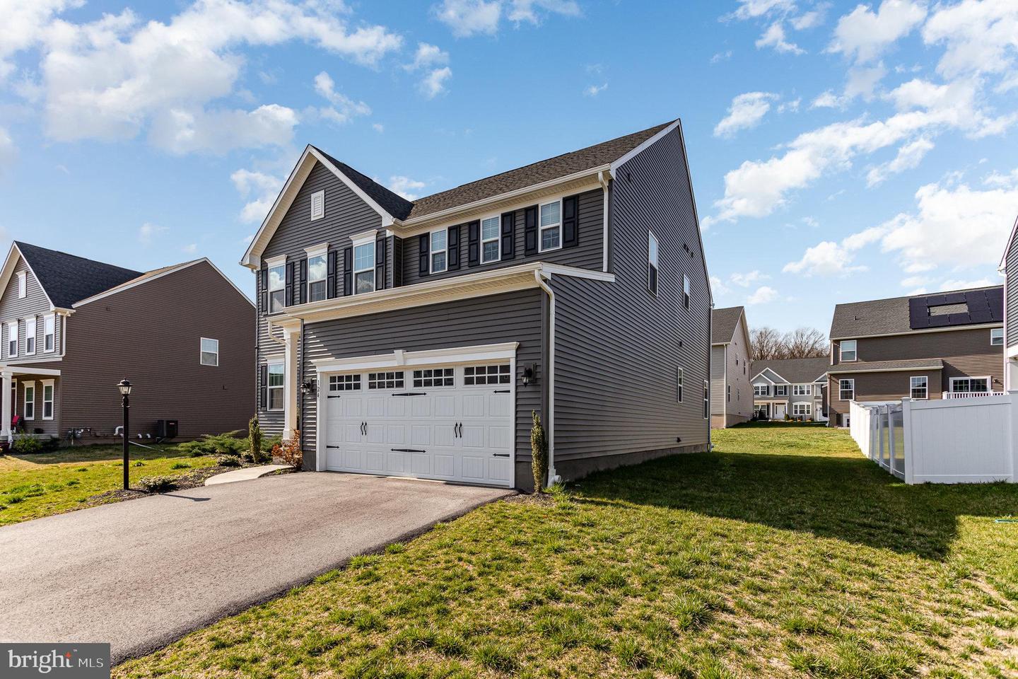 124 Coopers Hawk Dr
