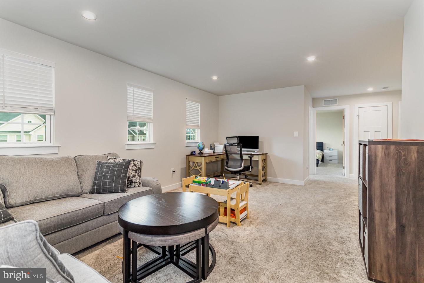 124 Coopers Hawk Dr