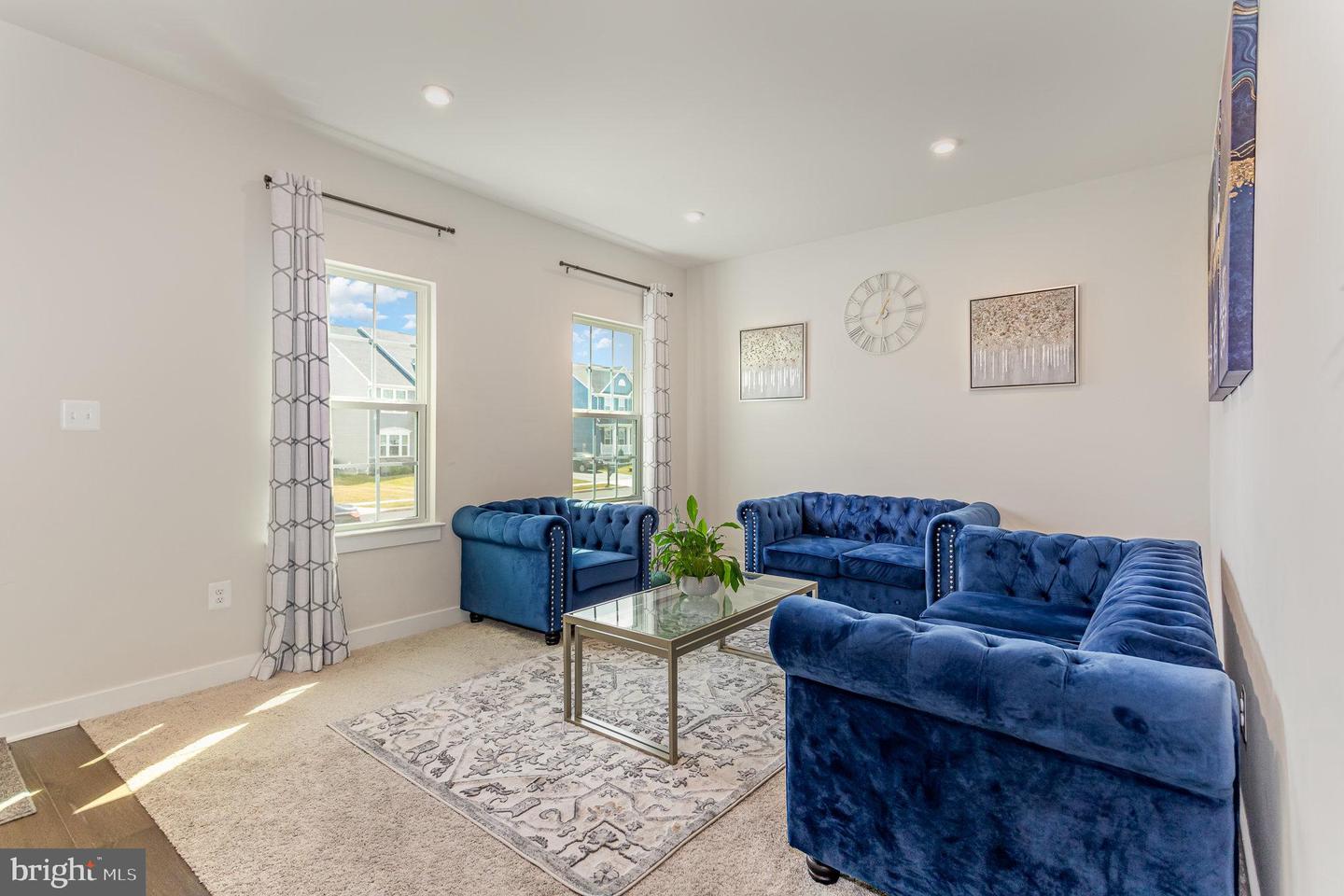 124 Coopers Hawk Dr
