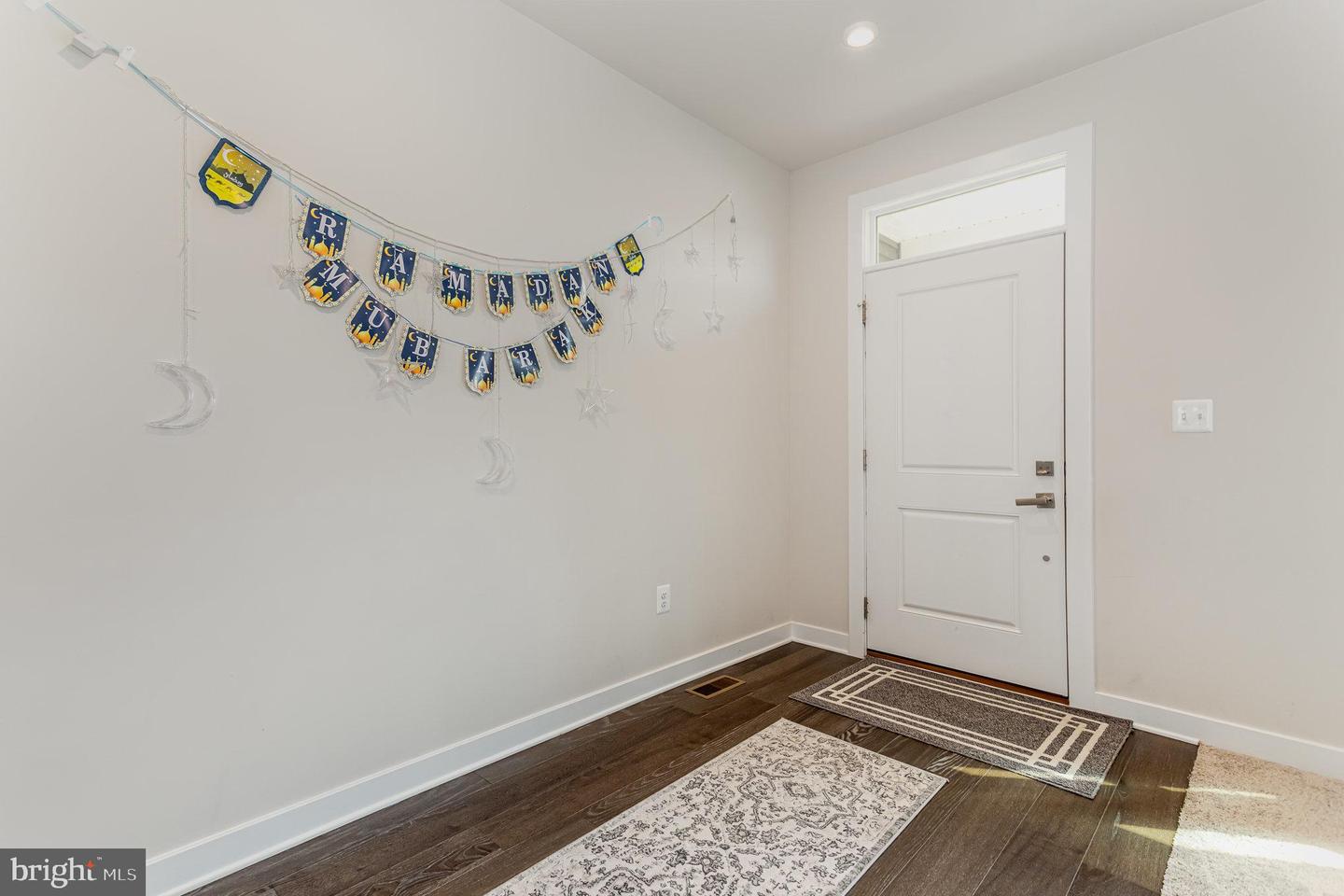 124 Coopers Hawk Dr
