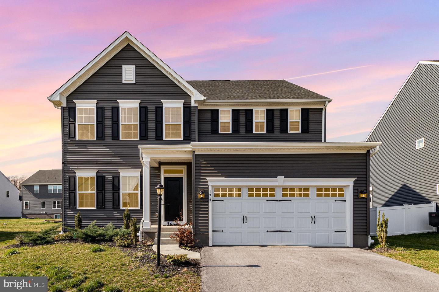 124 Coopers Hawk Dr