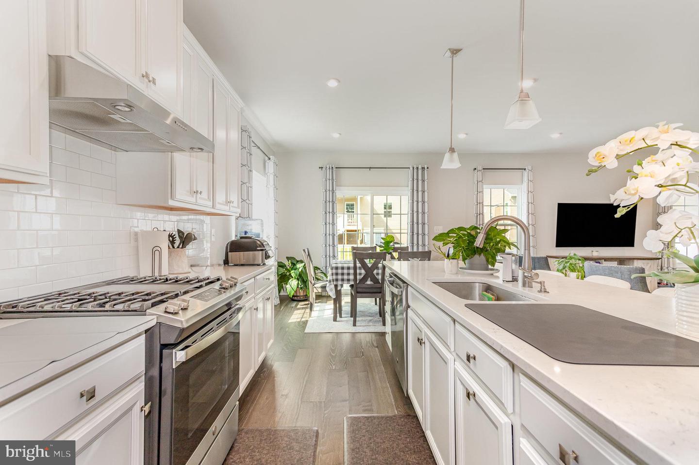 124 Coopers Hawk Dr