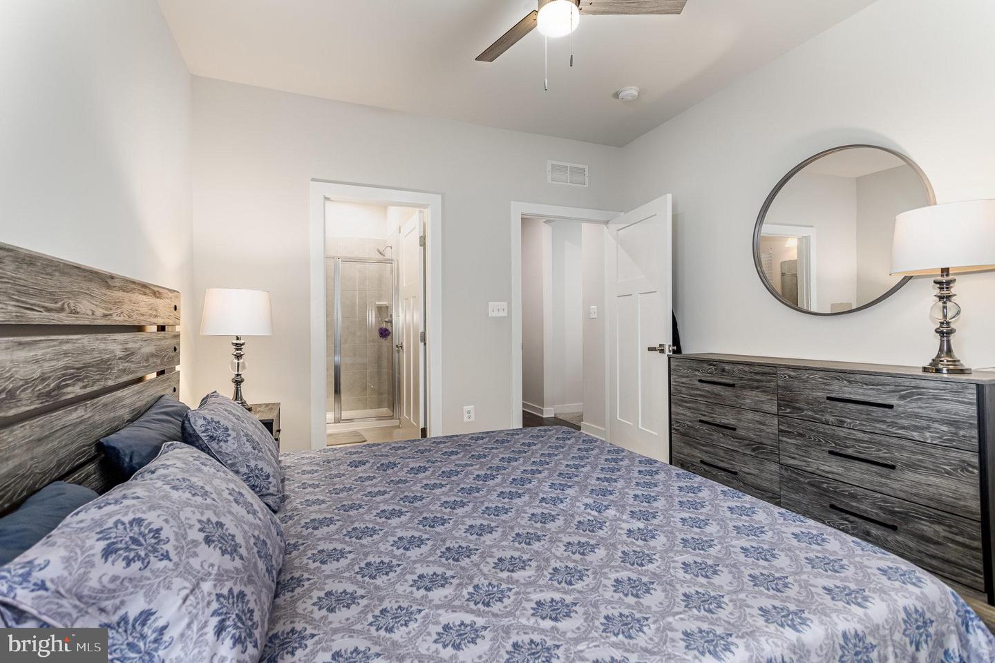 124 Coopers Hawk Dr