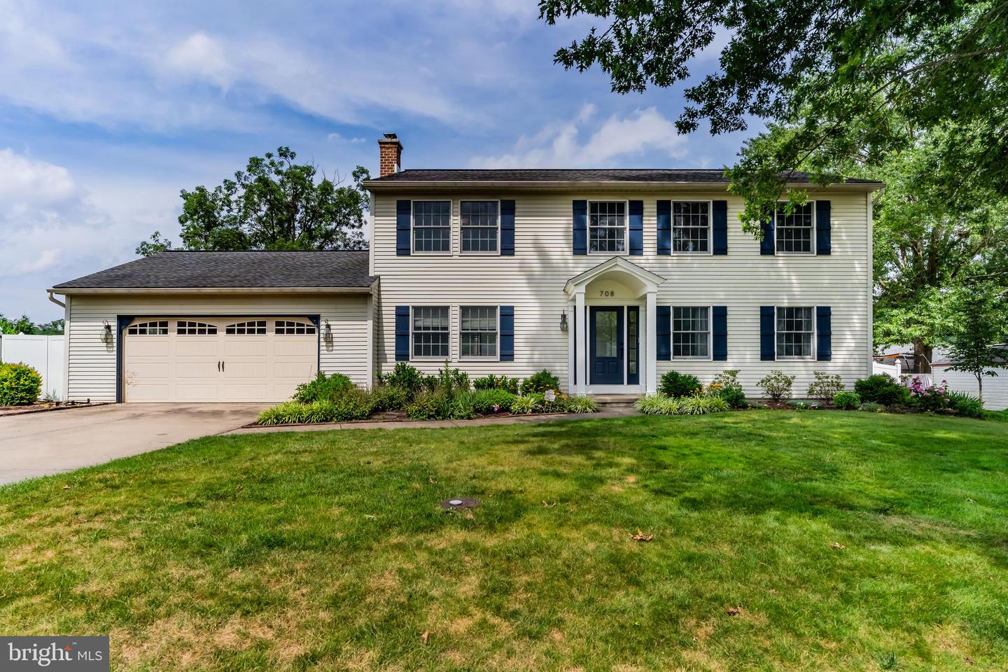 708 Carriage Ln