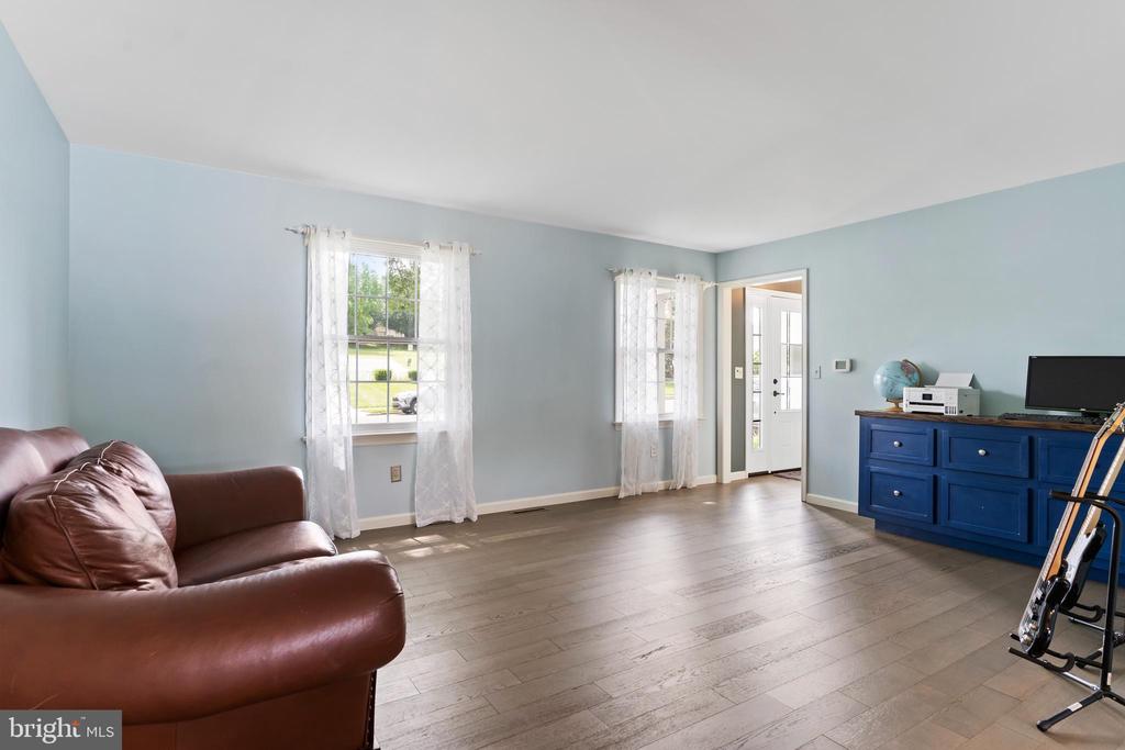708 Carriage Ln