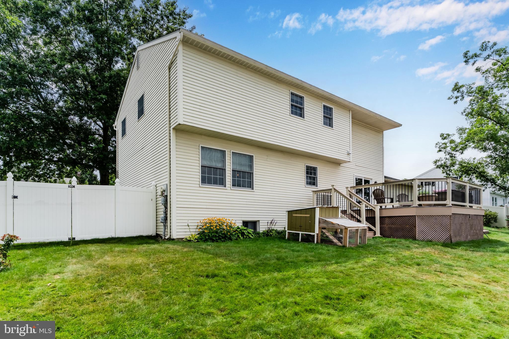 708 Carriage Ln