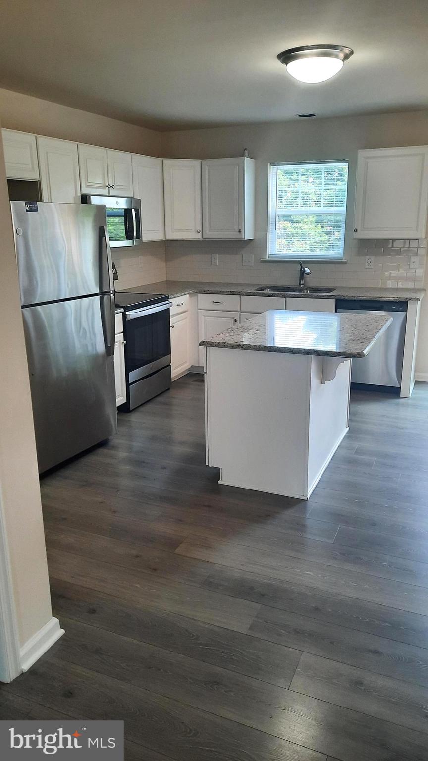 835 ADMIRALS QUAY DR