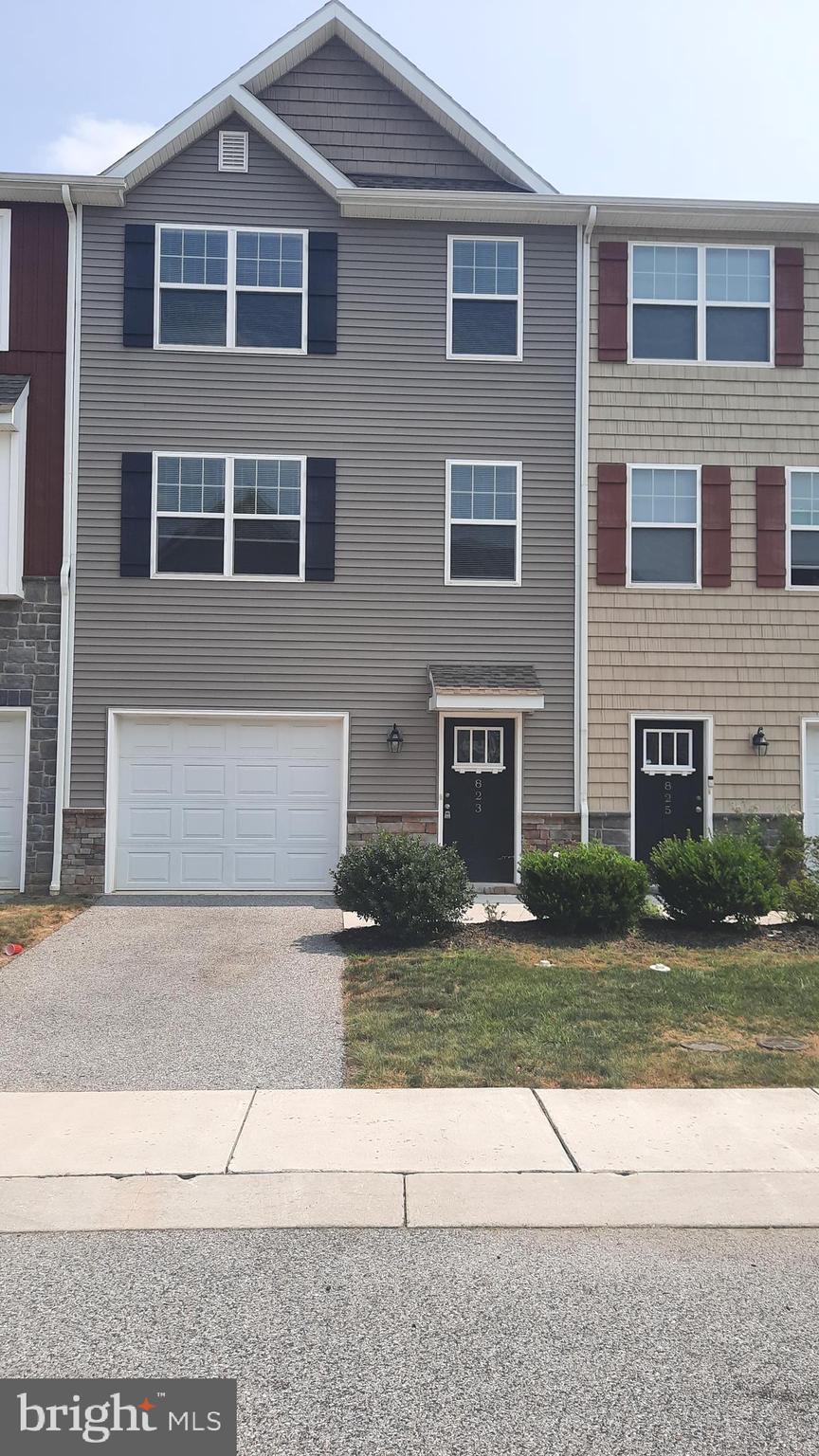 823 ADMIRALS QUAY DR