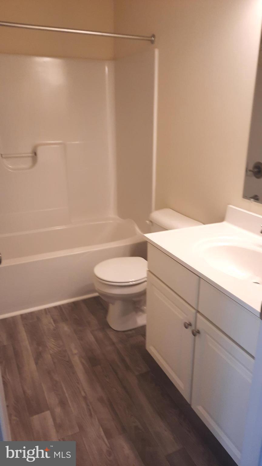 823 ADMIRALS QUAY DR