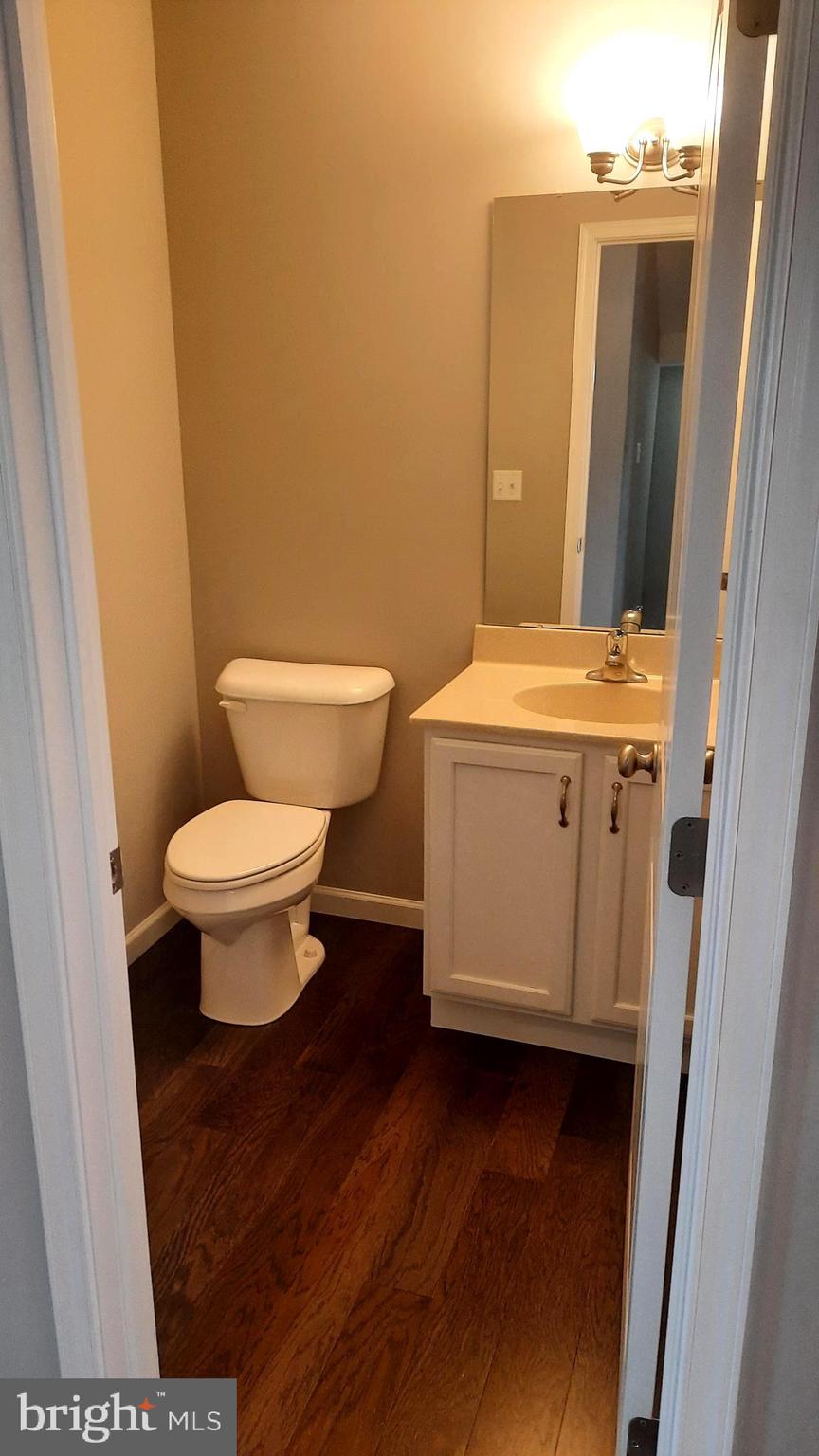 806 ADMIRALS QUAY DRIVE