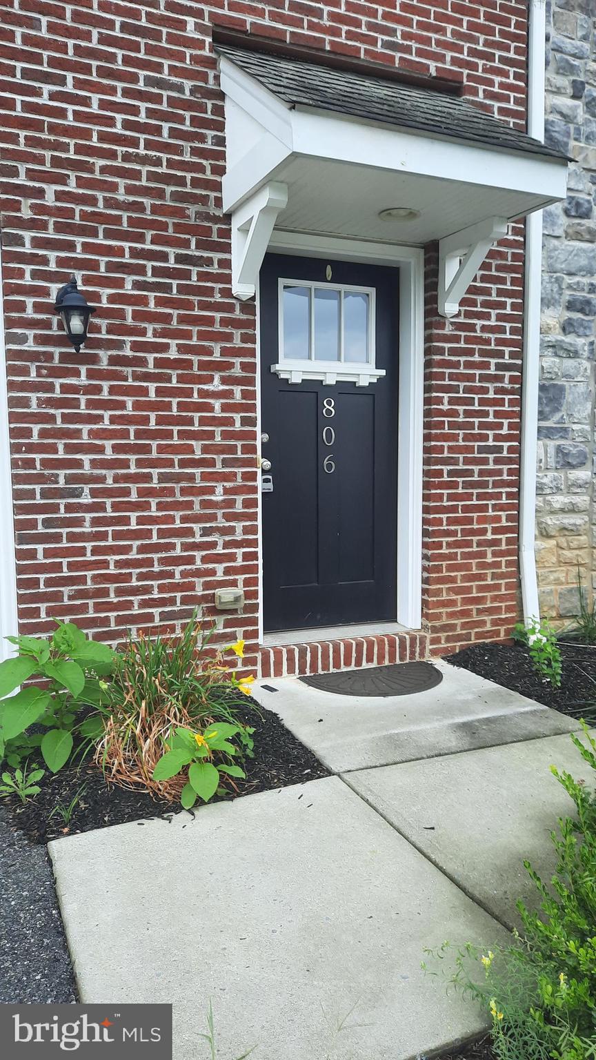 806 ADMIRALS QUAY DRIVE