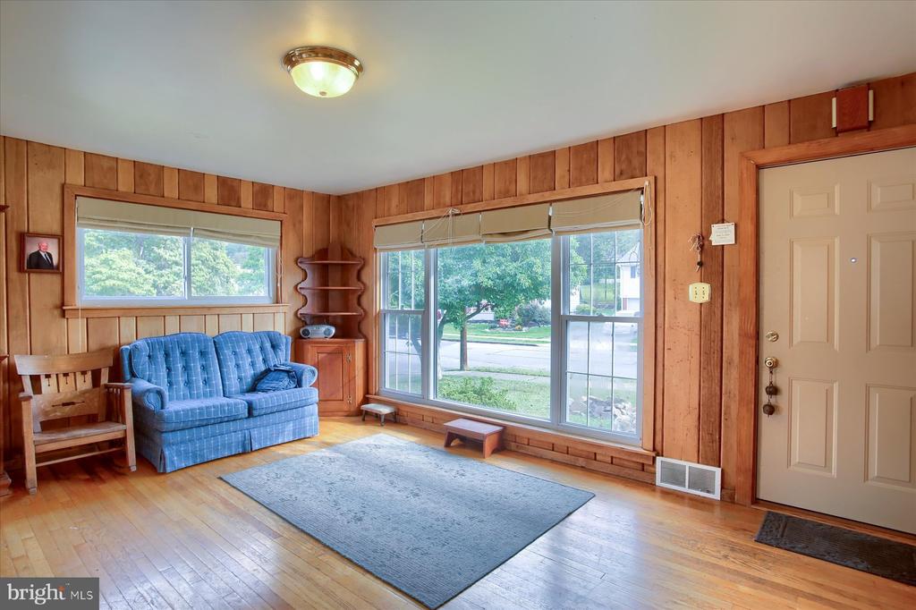 617 BROOKHAVEN ROAD