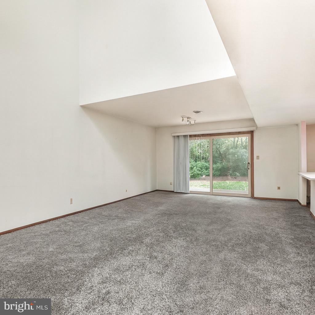 638 CEDAR RIDGE LANE