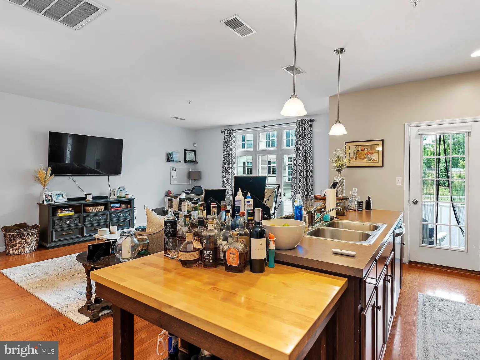 3025 MERIDIAN COMMONS B