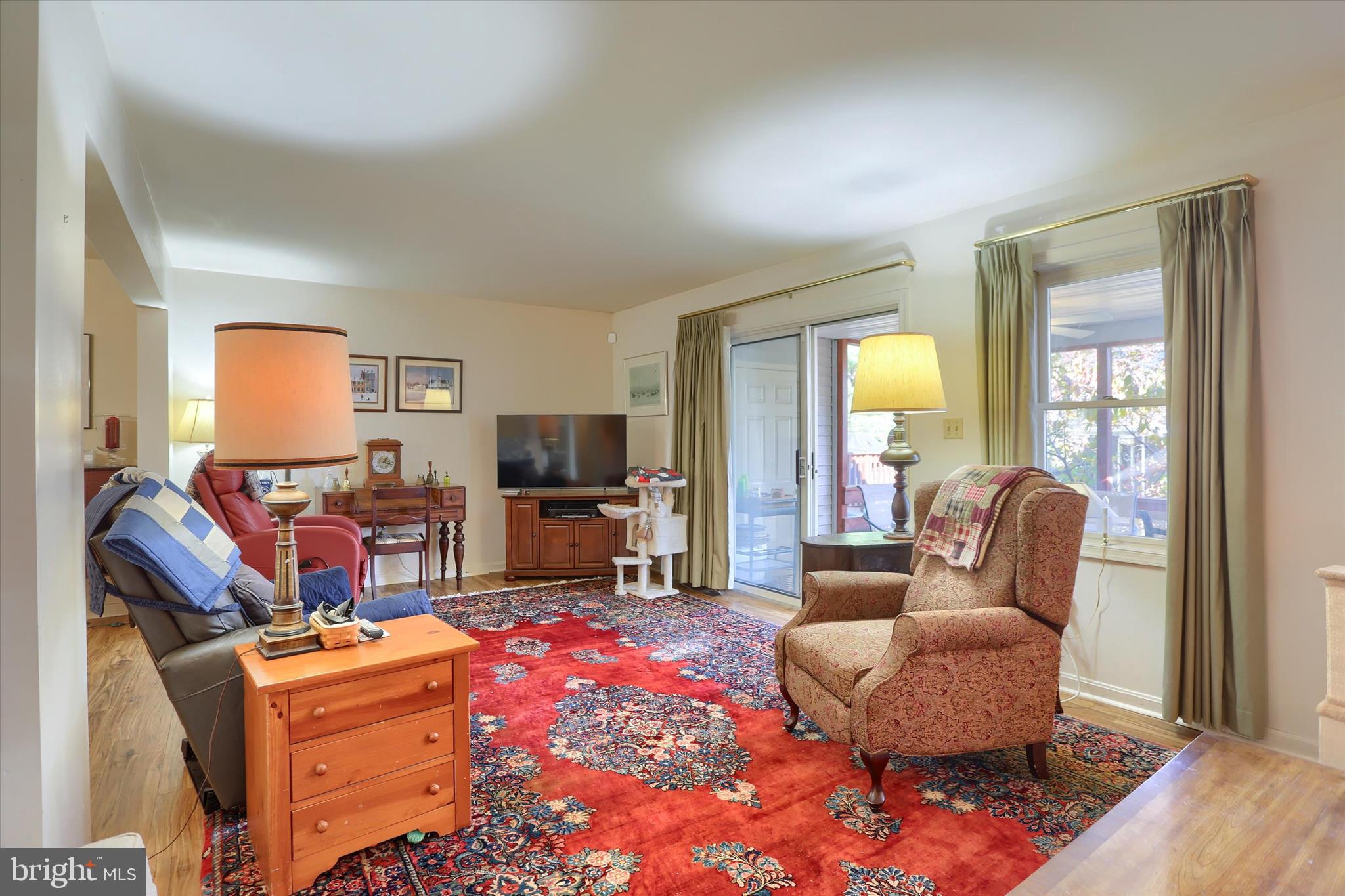 1402 RED MAPLE COURT