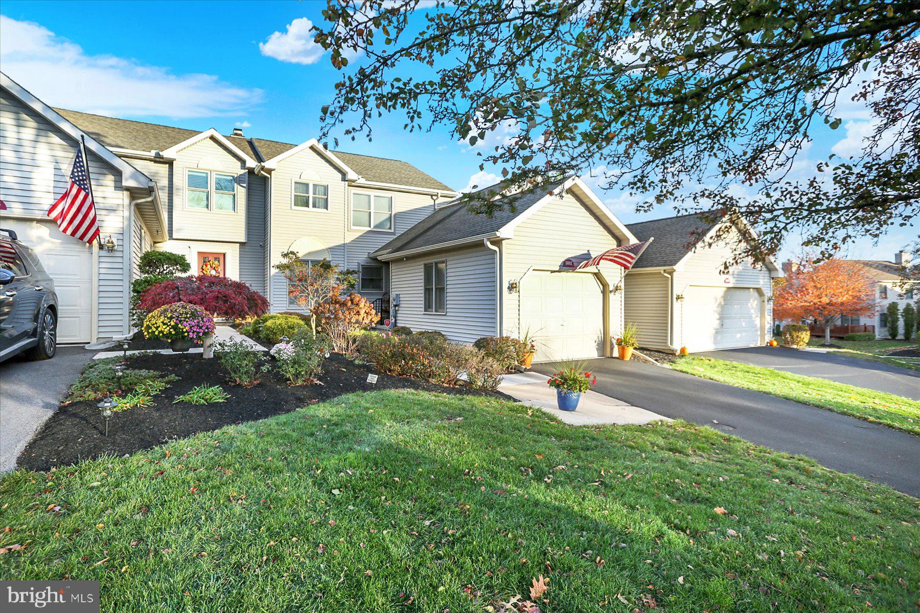 1402 RED MAPLE COURT