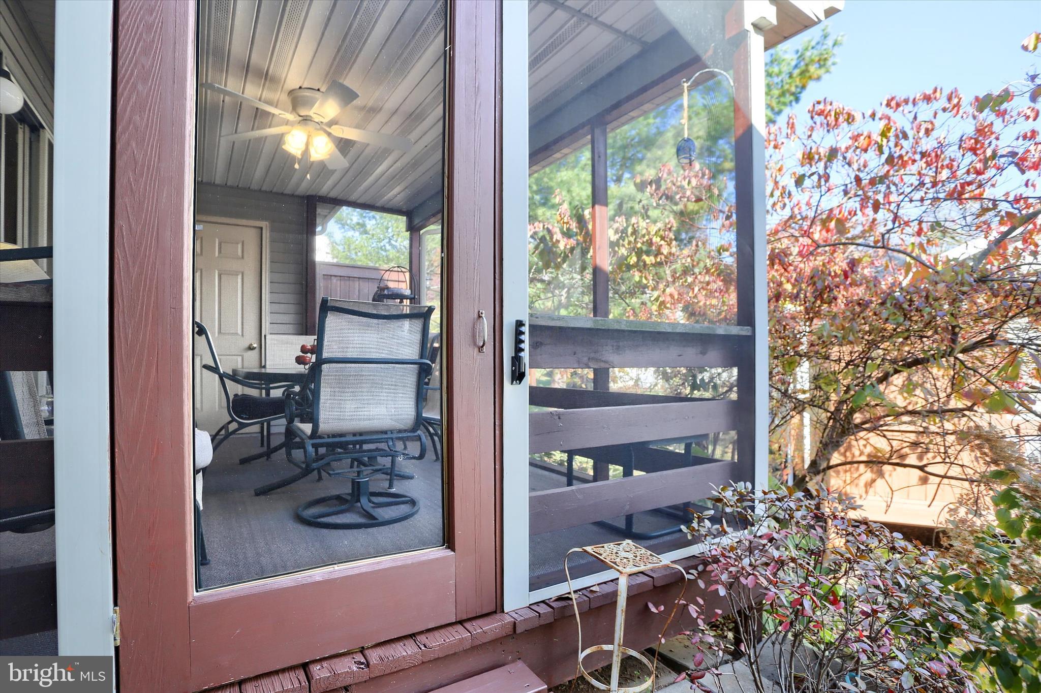 1402 RED MAPLE COURT