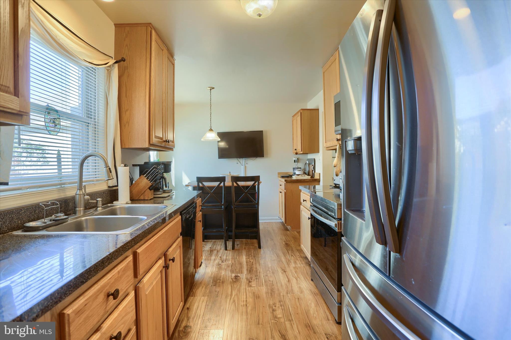 1402 RED MAPLE COURT