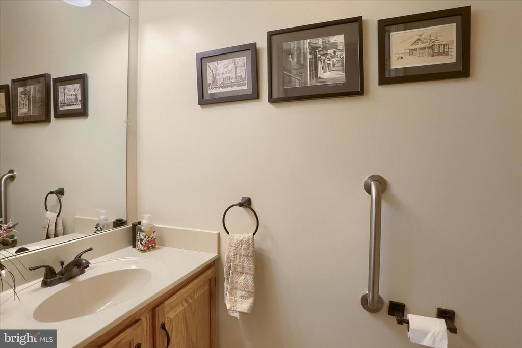 1402 RED MAPLE COURT