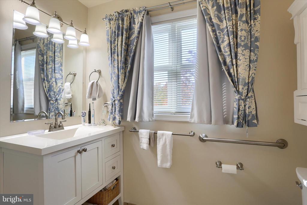 1402 RED MAPLE COURT